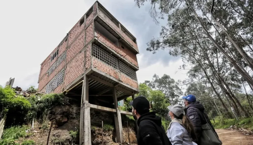 Construcciones en zonas naturales en Bogota